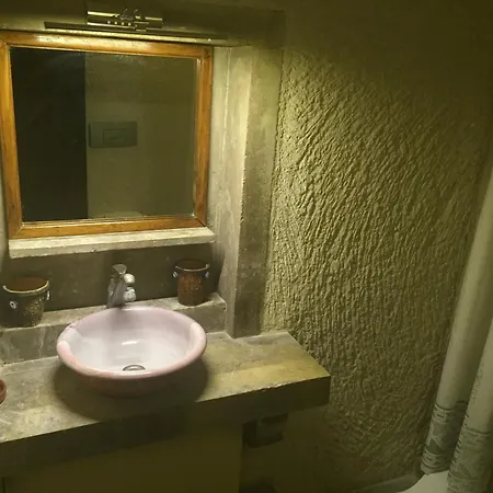 Hotel The Village Cave